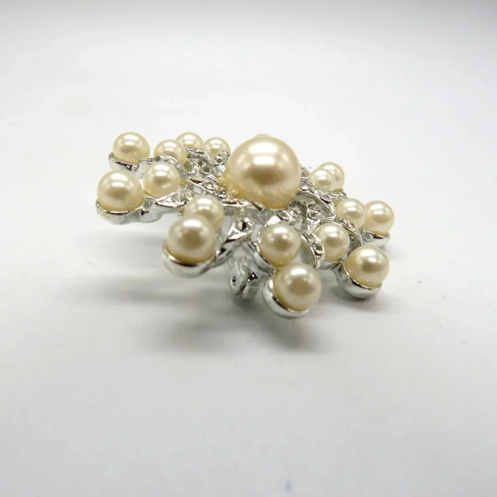 Vintage Imitation Pearl Brooch Silver Tone Clear Rhinestone Floral Design‎
